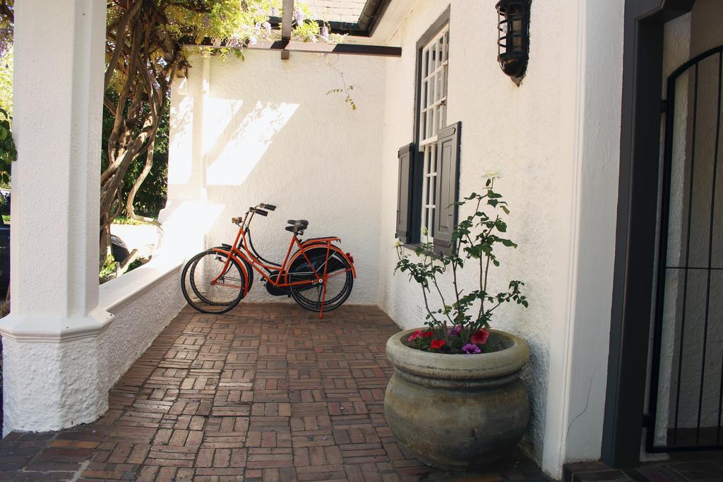 Albourne Guesthouse Somerset West Exterior photo